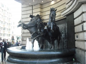 piccadilly-circus-statue