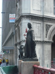 statue-holborn-2