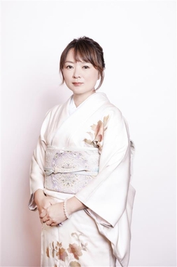 Mochizuki Mai - penulis novel The Full Moon Coffee Shop